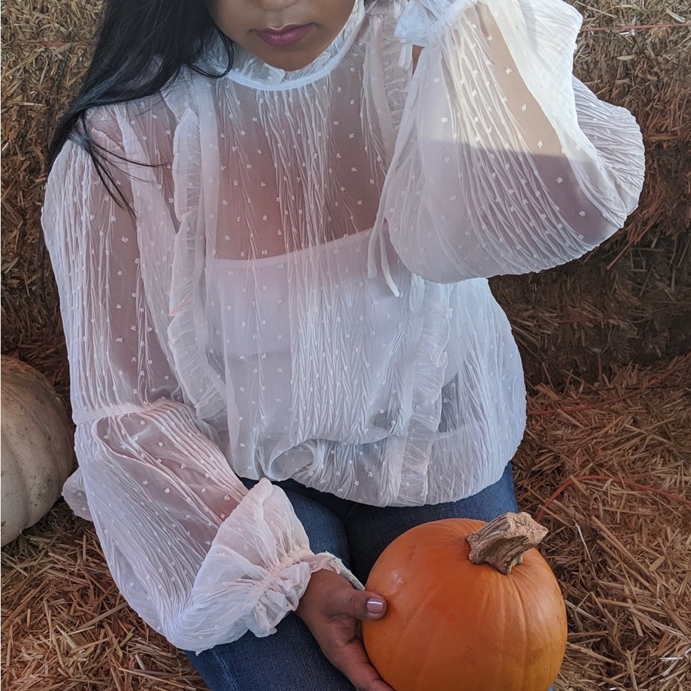 See through blouse, white top underneath not included. Oversized fit. Size down.